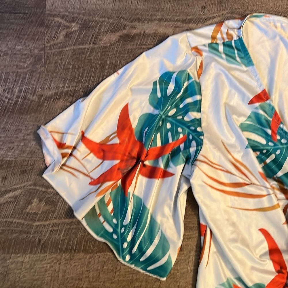 Tropical Green and White Tie-Front Blouse - Picture 5 of 8